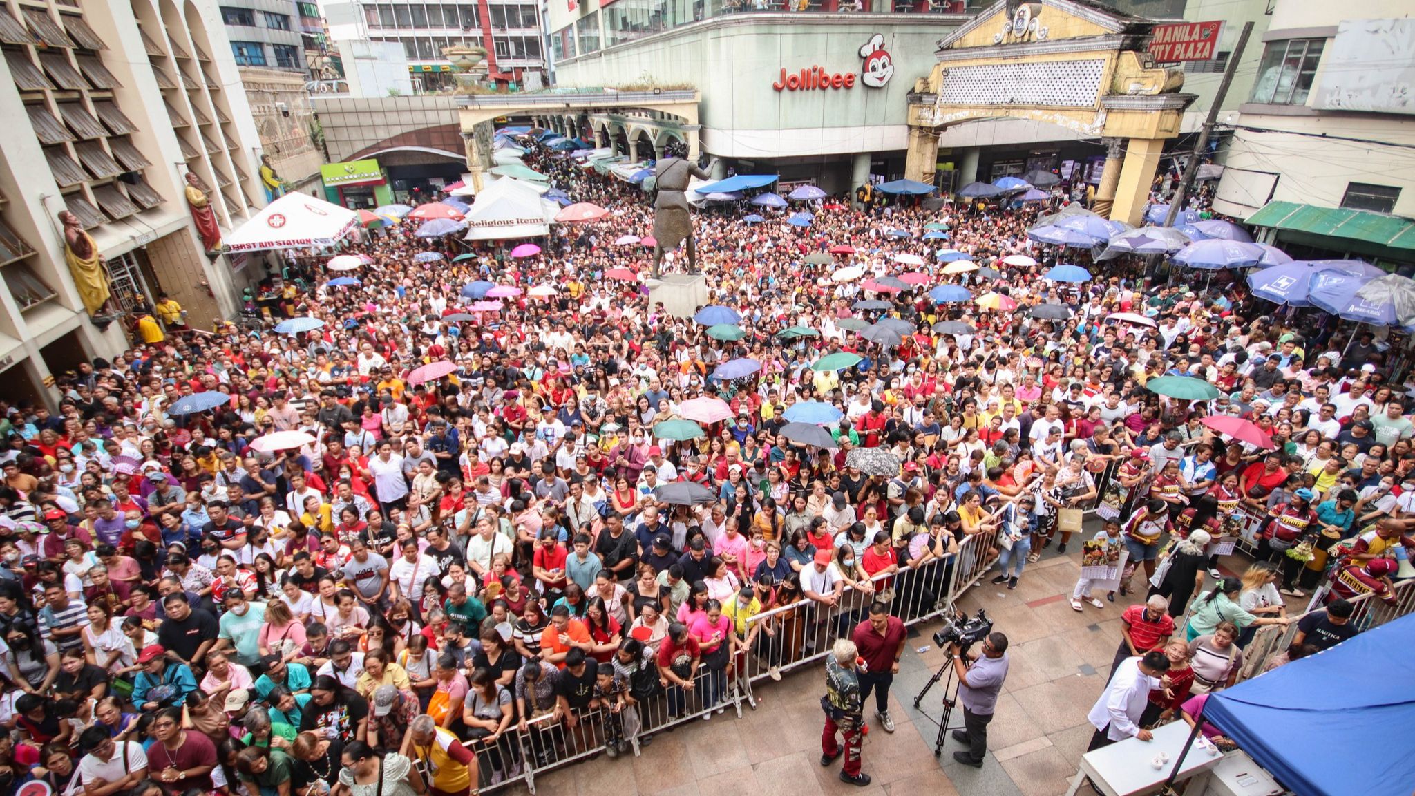 Devotees at Quiapo